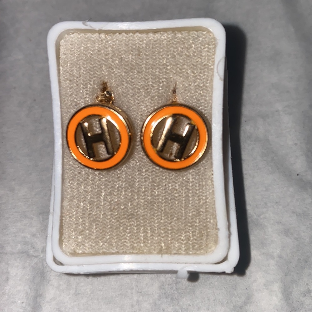 H earrings - Picture 2 of 3
